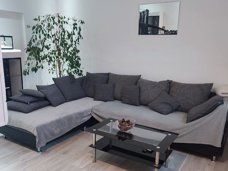 Wohnzimmer mit Couch