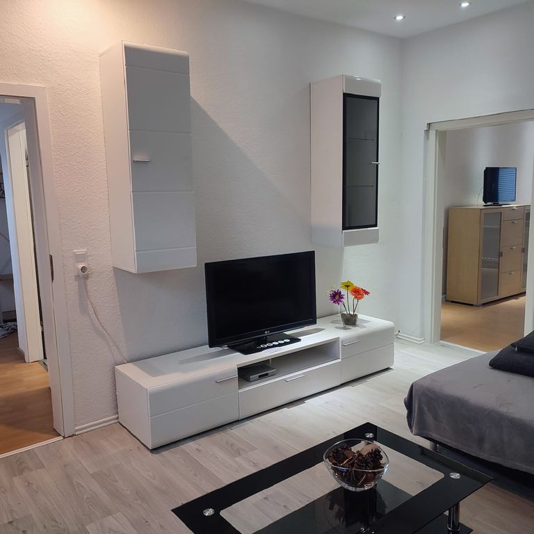 Wohnzimmer mit TV und WLAN